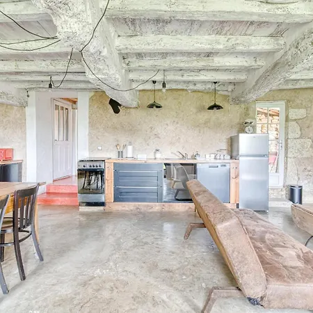 2 Bedroom Beautiful In *