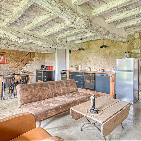 2 Bedroom Beautiful In 度假居